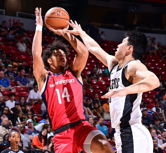 NBA夏联-开拓者2连胜，崔永熙时间增加，10分钟3中1砍3分，榜眼萨尔15中0 