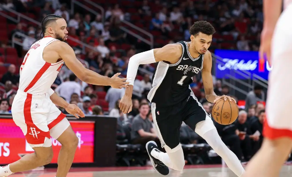 范弗里特21+7+10 杰伦-格林21分 文班15+6 火箭大胜马刺