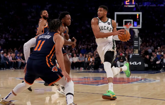 字母哥24+12 唐斯32+11 利拉德19+6+6 雄鹿惨败开局2胜7负