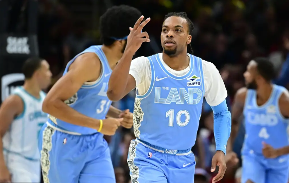 加兰25+12 米切尔缺阵 三球31+12 骑士4人20+擒黄蜂取15连胜