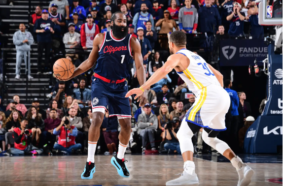 哈登12+6+16 鲍威尔带伤出战23分 库里26+7+6 快船再胜勇士