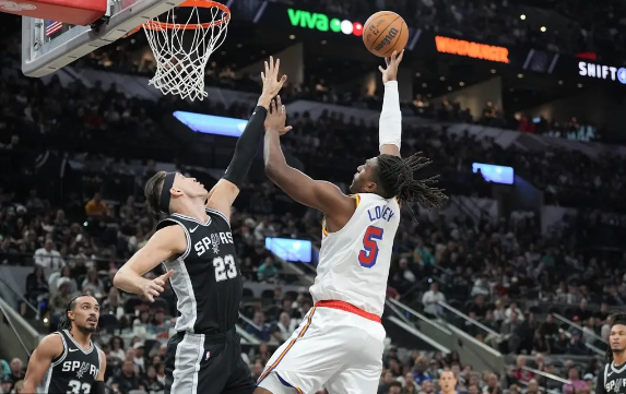 末节崩盘！库里14+7+5 文班25+7+9 勇士遭马刺17分逆转