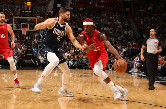 巴特勒33+9+6 热巴19+10 欧文27+6 热火加时终结独行侠4连胜