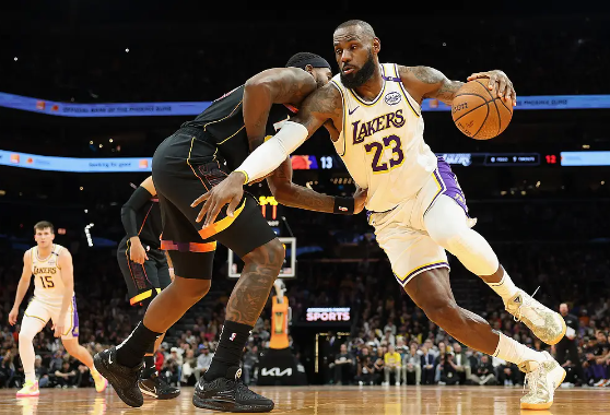 KD复出&三巨头72分 老詹里程悲 太阳第3节净胜18分&大胜湖人