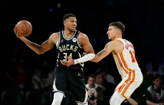 NBA杯-字母32+14+9+4帽 吹杨35+7+10 雄鹿力克老鹰闯入决赛