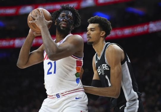 马克西32+10+8 文班26分8帽 恩比德2T遭驱逐 76人力克马刺