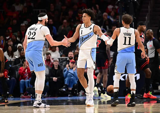 末节20-0！杨27+13 拉文第三节22分砍37+7 老鹰21分逆转公牛