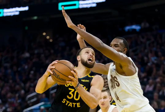 米切尔23分 加兰25+8 库里14中4仅11分 骑士轻取勇士迎7连胜 米切尔23分 加兰25+8 库里14中4仅11分 骑士轻取勇士迎7连胜