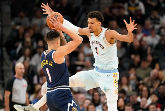 约基奇46+9+10 波特28+10 文班20+23 掘金加时复仇马刺