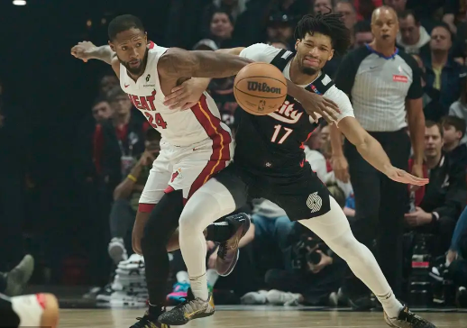 希罗32+5+5 西蒙斯28分 热火6人上双灼伤开拓者取3连胜