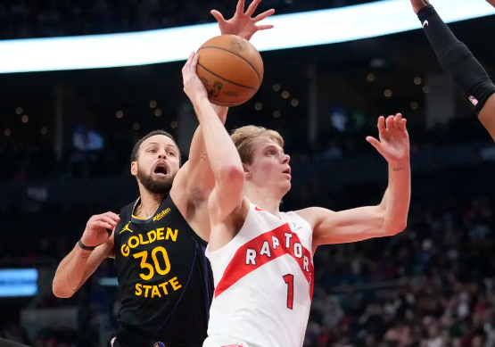 勇士不敌6人上双猛龙近5战4负 库里26+7+7+里程悲