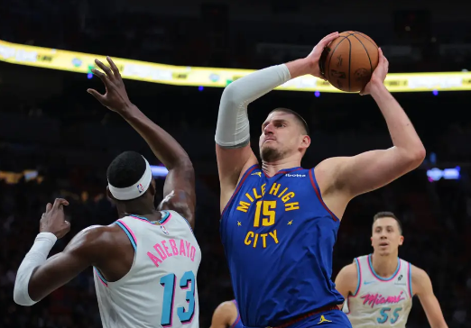 约基奇三节24+12+10 巴特勒解禁砍18分 掘金打热火十连胜