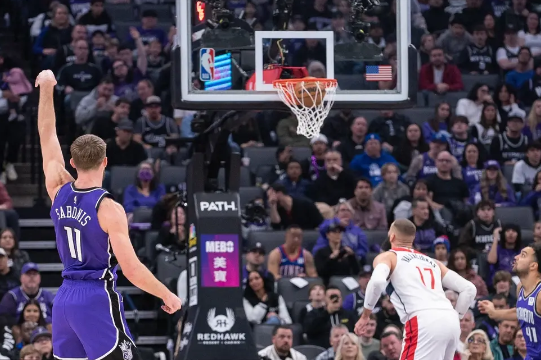 小萨29+18 德罗赞24+6 瓦兰23+12 国王送奇才10连败