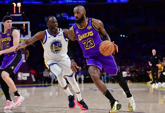 詹姆斯42+17+8 库里37+7&三分20中6 湖人三杀勇士取4连胜