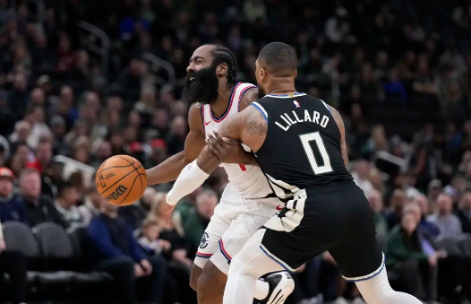 卡登空砍49分 字母哥时间限制 快船3人20+遭雄鹿末节13分逆转