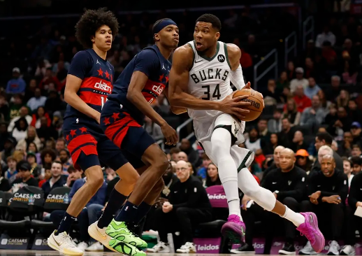 字母哥18+7失误&6犯 库兹马19+8 普尔11中3 雄鹿险胜奇才