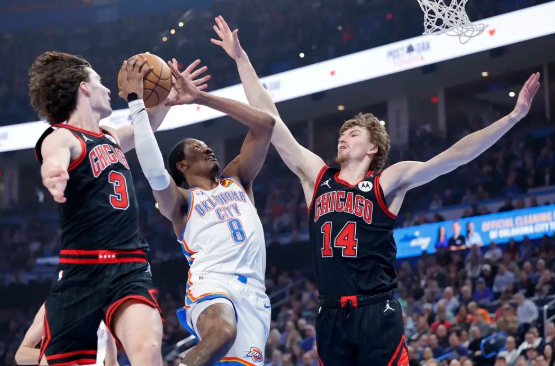 亚历山大三节27+12 基迪15+8+10 雷霆双杀公牛豪取10连胜