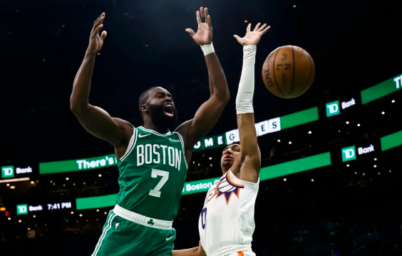 杰伦-布朗31+5 布克37+5+6 比尔复出7中0 绿军送太阳5连败