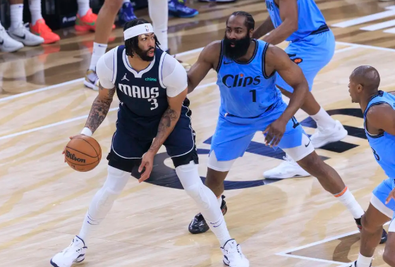 浓眉复出27+9哈登29+7+14 小卡29分快船135-104胜独行侠