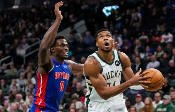 字母哥32+11+15 波蒂斯17+10 CC36+6+12 雄鹿力克活塞迎7连胜