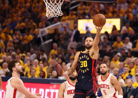 勇士再胜3-1火箭夺赛点！巴特勒复出砍27+6 范弗里特8记三分