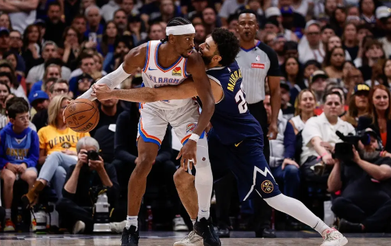 SGA25分 约基奇27+13 掘金单节8分被雷霆扳成2-2